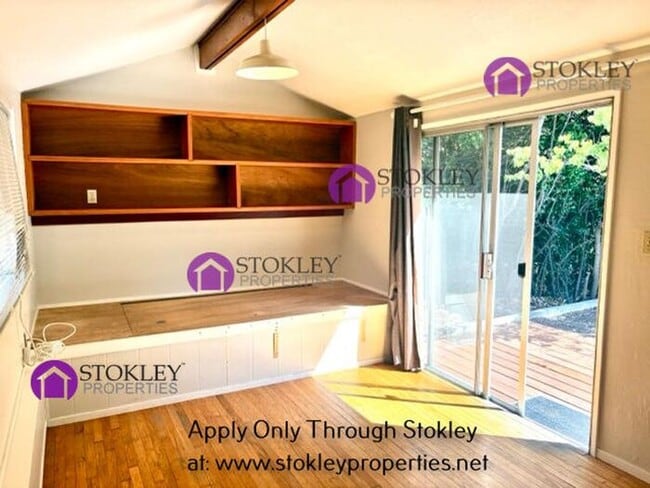 Building Photo - 2234 Oakvale Rd