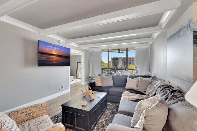 Building Photo - 2707 N Ocean Blvd