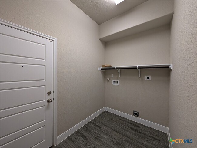 Building Photo - 1251 FM-306 E