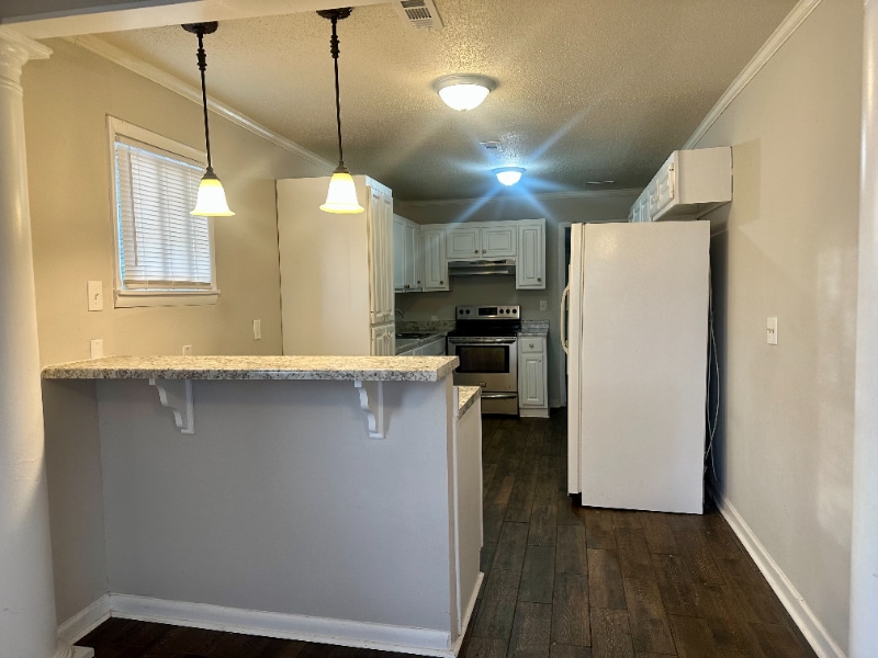 Building Photo - 407 Ponroy St