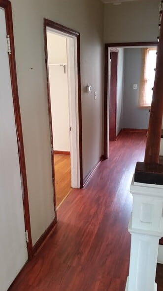 Building Photo - 1006 McMahan Ave