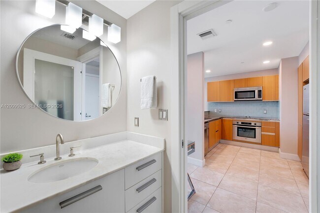 Building Photo - 1060 Brickell Ave