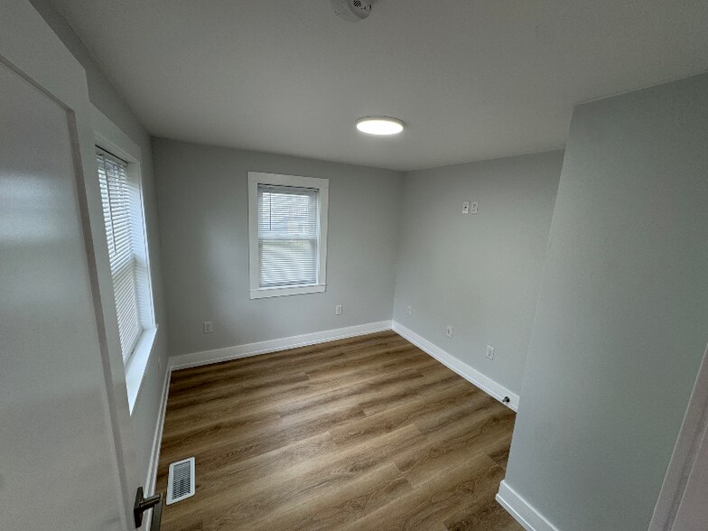 Building Photo - 413 State St