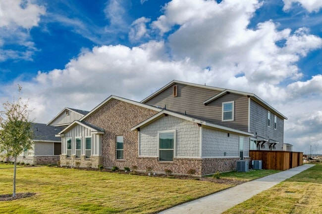 Primary Photo - GORGEOUS 2 BEDROOM FOUR PLEX LOCATED IN MI...