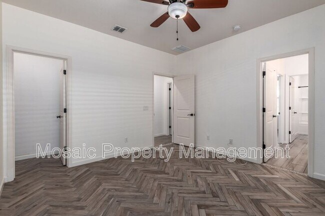 Building Photo - 35565 N Bandolier Dr