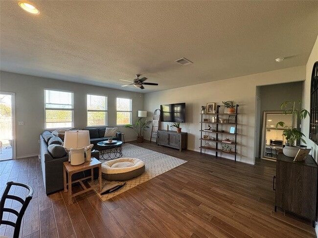 Building Photo - 12000 Saddle Rock Dr