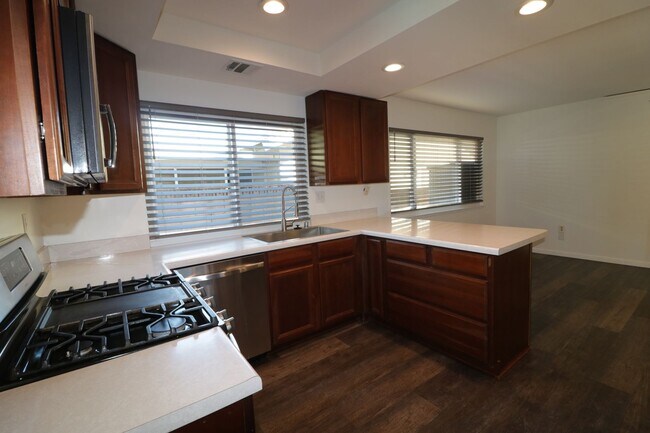 Building Photo - Beautiful 3/bedroom home in Canyon Country !