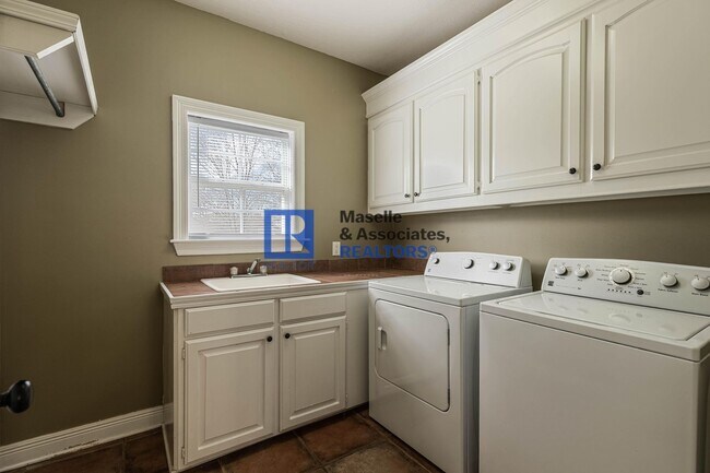 Building Photo - 3 Bed/2 Bath Home in Brandon