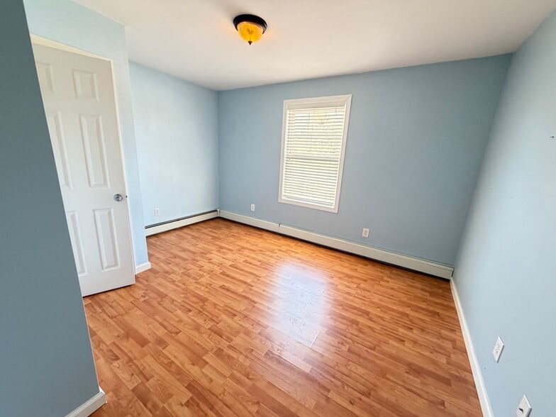 Building Photo - 332 Lydall St