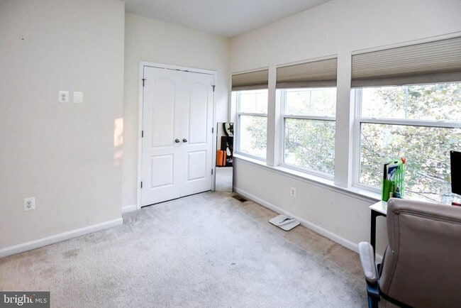 Building Photo - 608 Parkside Pl NE