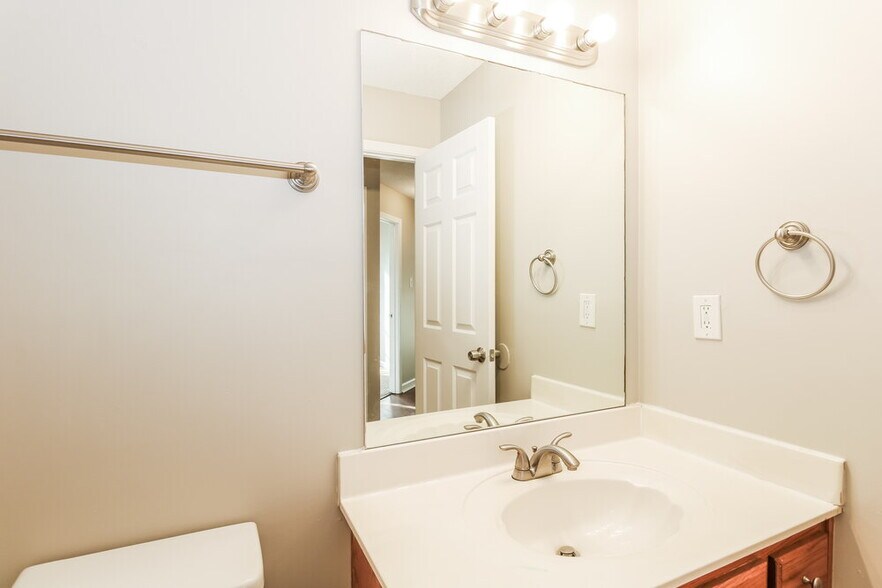 Building Photo - 3549 Earlynn Dr