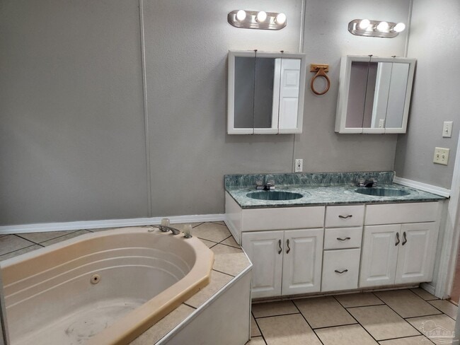 Building Photo - 5718 Brooks Ln