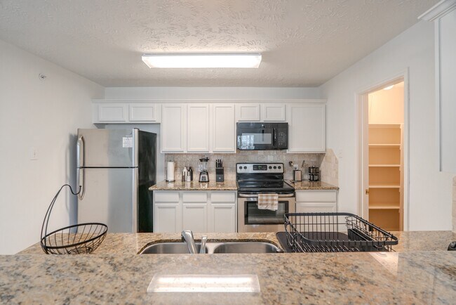 Building Photo - 8051 Bay Branch Dr