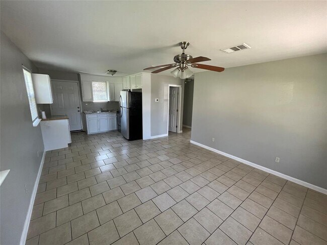 Building Photo - 1041 Lott Ave