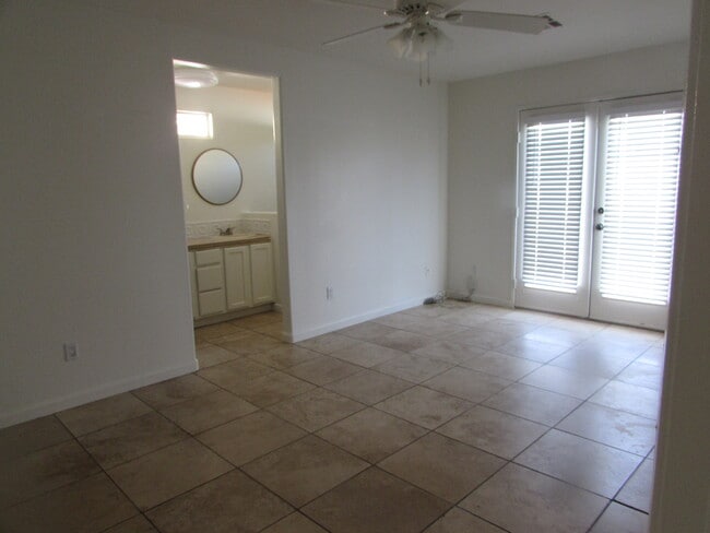 Building Photo - 51240 Avenida Velasco