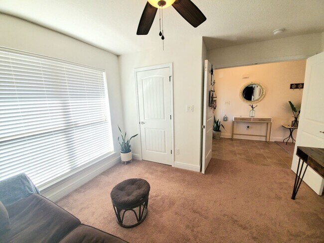 Building Photo - Corner Lot 4/2 Home - Fenced Yard - Near NAS