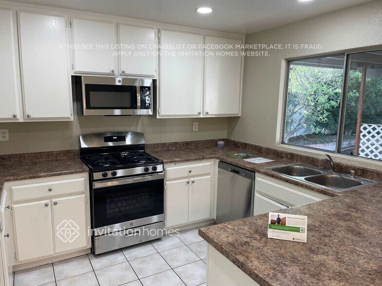 Building Photo - 962 W Mellon Ct