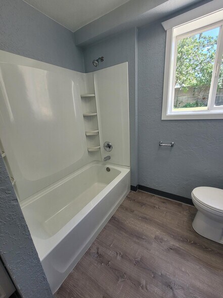 New Shower/Tub - 1034 Bulloch Cir