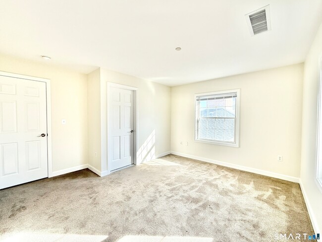 Building Photo - 37 Fairfield Ave