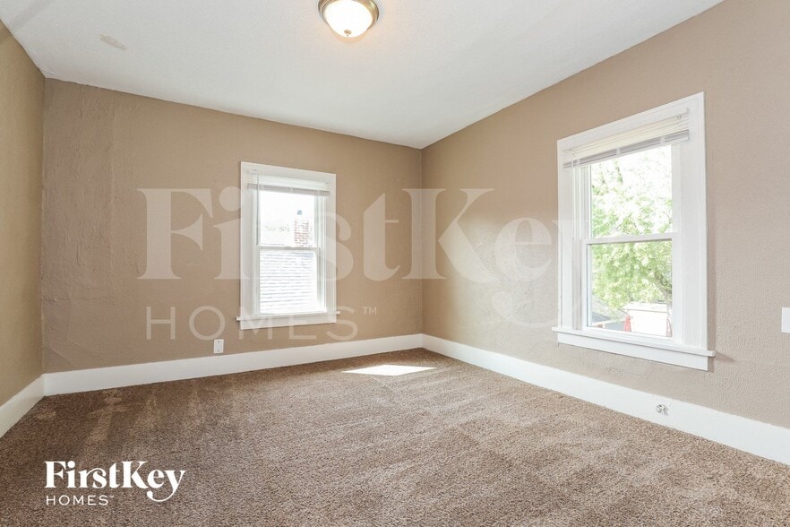 Building Photo - 754 North Ave