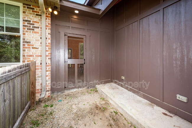Building Photo - 5751 Old Jacksonboro Rd
