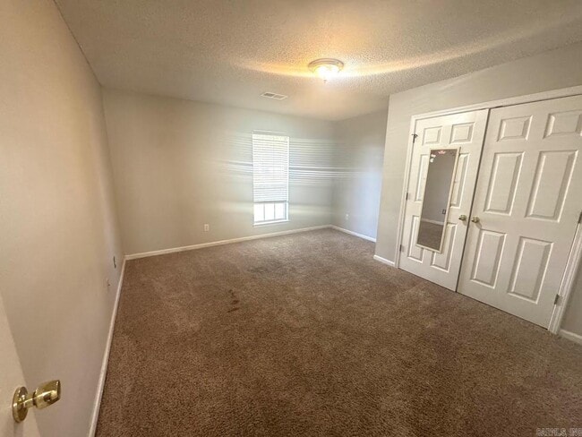 Building Photo - 211 Hunters Run