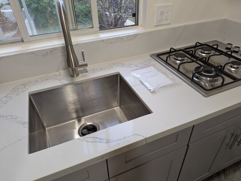 Building Photo - 626 N Cahuenga Blvd