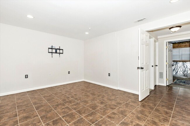 Building Photo - New Market West Rental