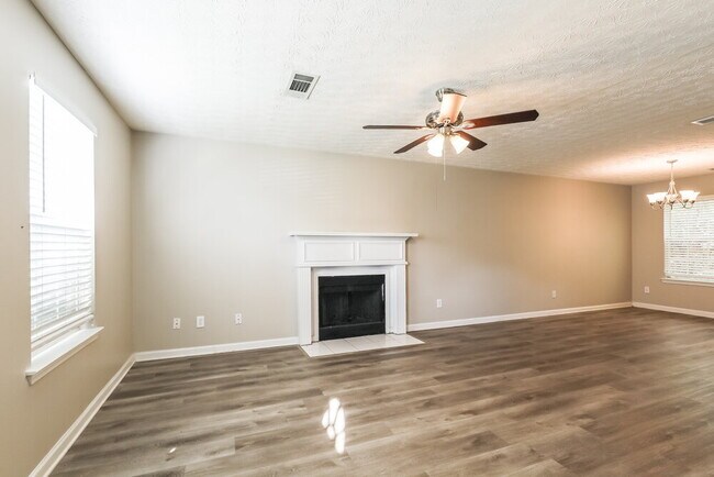 Building Photo - 896 Madison Ct