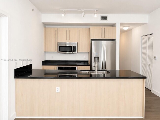 Building Photo - 1111 SW 1st Ave