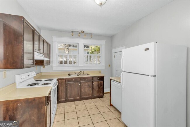 Building Photo - 1943 Heckle St