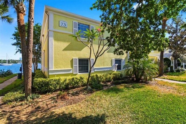 Building Photo - 201 Pompano Dr SE