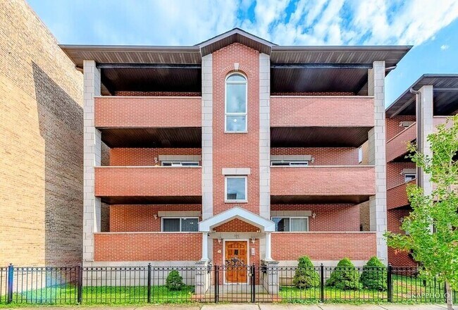 Building Photo - 705 W 31st St