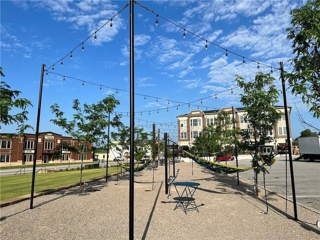 Building Photo - 5460 Hackett St