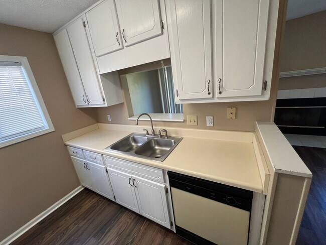 Building Photo - 149 Woodfield Pl