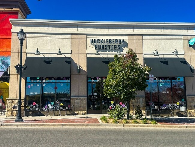 Building Photo - Move-in Incentive! End-Unit Condo in South...