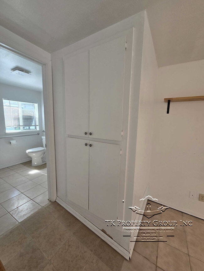 Building Photo - 17081 Penn Valley Dr