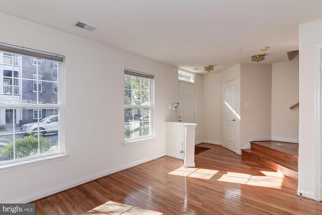 Building Photo - 207 Garden View Way