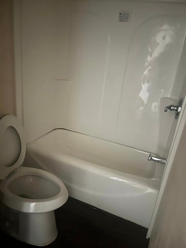 Building Photo - 3 Bed 2 Bath Mobile Home Available for Rent