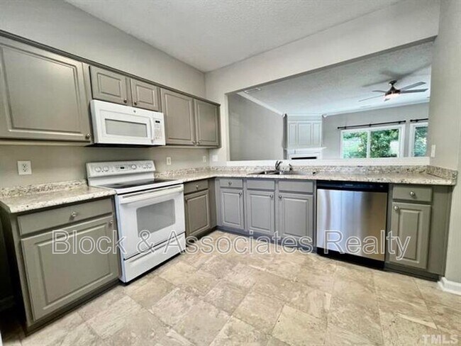 Building Photo - 412 Canyon Lake Cir