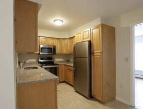 Building Photo - Oak Knoll