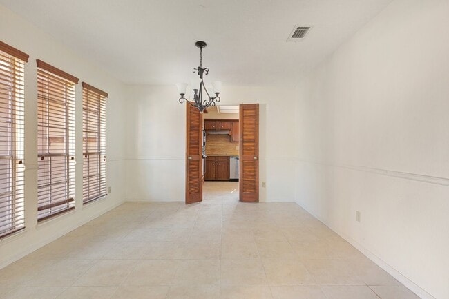 Building Photo - 1006 Bolton Dr