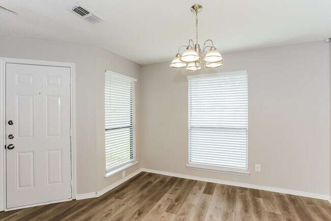 Building Photo - 6221 Valley Forge Ct