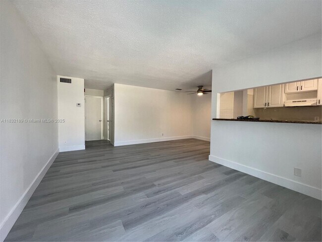 Building Photo - 1431 S 14th Ave