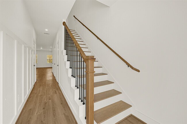 Building Photo - 1405 E 33rd St