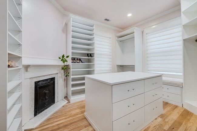 Building Photo - Beautiful Baldwin Park Craftsman home ready for move in!