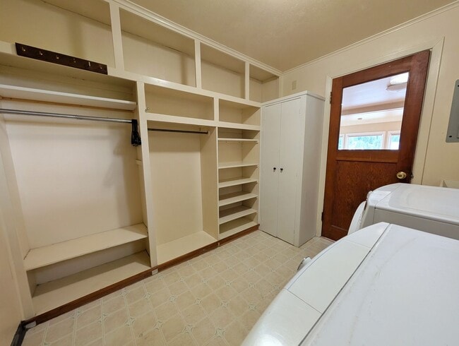 Building Photo - Unfurnished Auke Bay Home, 3BD+Den, 2BA, H...