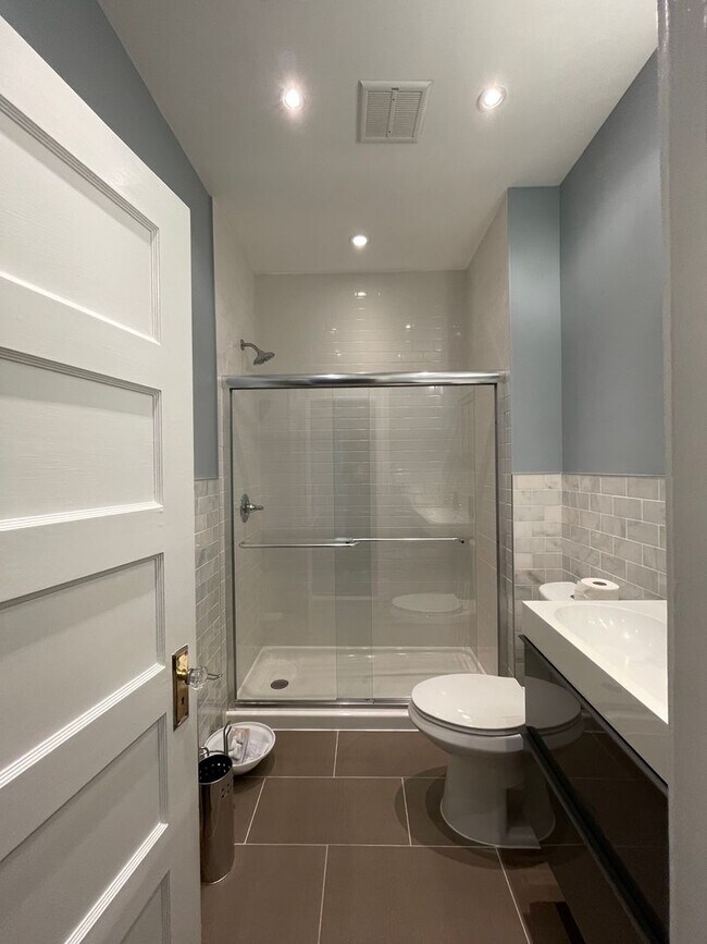 Building Photo - Beautiful Petworth Row House On Grant Circle Park W/Parking Included, Pets Welcomed, Updated Kitc...