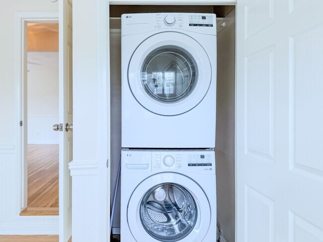 Building Photo - Hollywood Beach | 3 Bedroom + 2 Bathroom H...