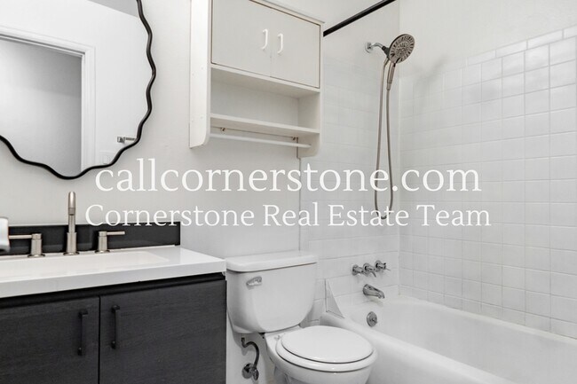 Building Photo - 1320 Verde Dr